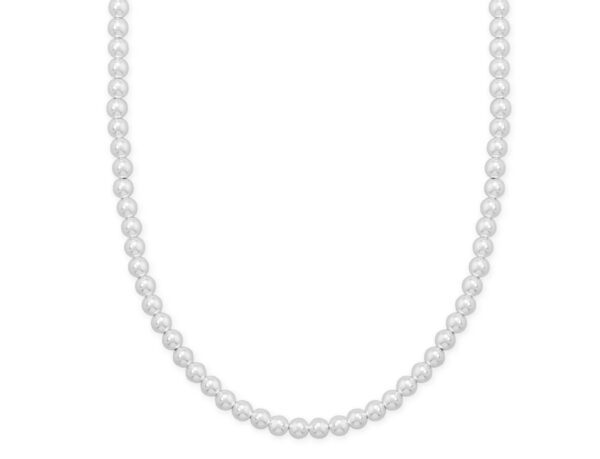 Elegant white pearl necklace with a classic design.